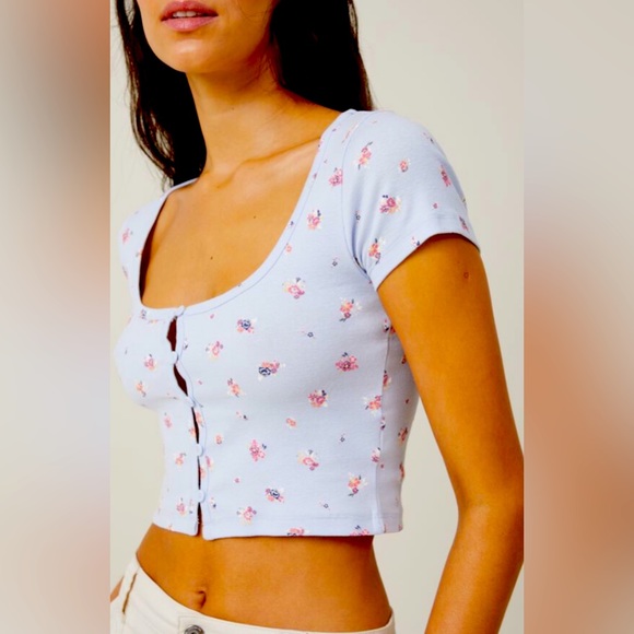 NEW Cotton On Sammie Scoop Neck Short Sleeve Crop Top Women’s size Medium NWT - Picture 2 of 11